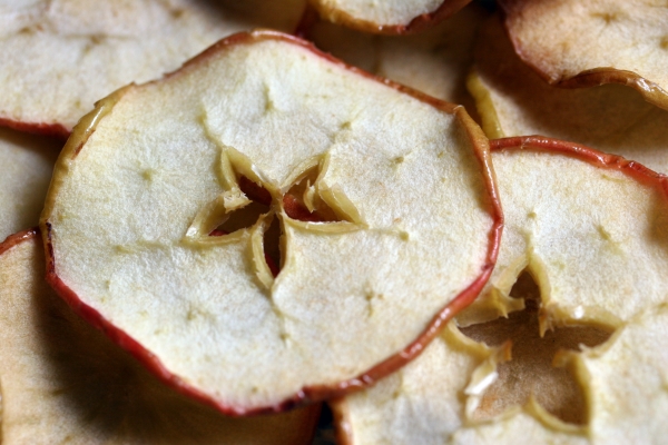  Изсушените ябълки са няколко пъти по-калорични от пресни.